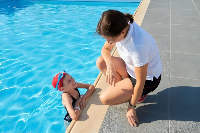 Private vs Group Swim Lessons: Which is Better for Your Kid?